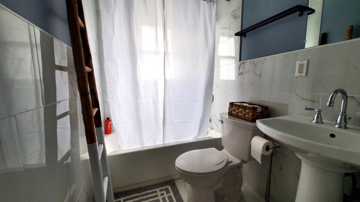 شقة The Blue Sapphire 2Br 2 King Beds & Ample Backyard بريدجبورت المظهر الخارجي الصورة
