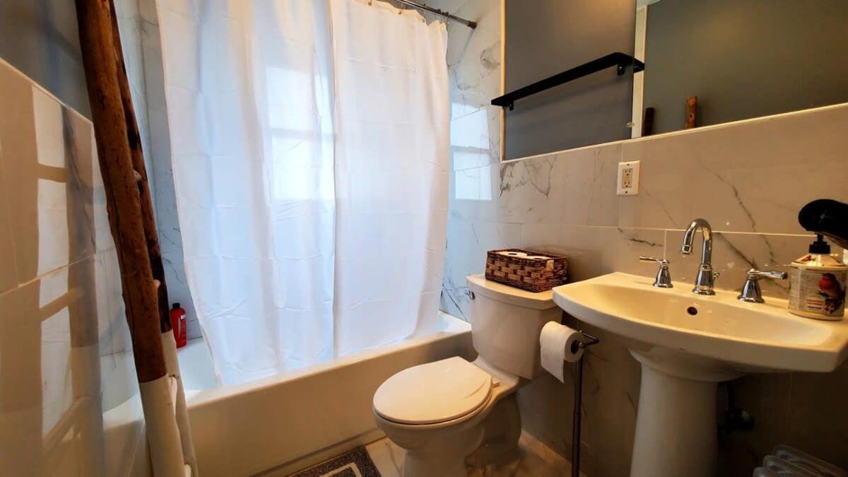 شقة The Blue Sapphire 2Br 2 King Beds & Ample Backyard بريدجبورت المظهر الخارجي الصورة